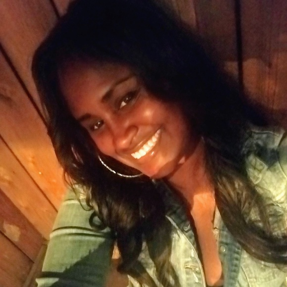 Meet your Posher, Cynthia - Picture 1 of 3